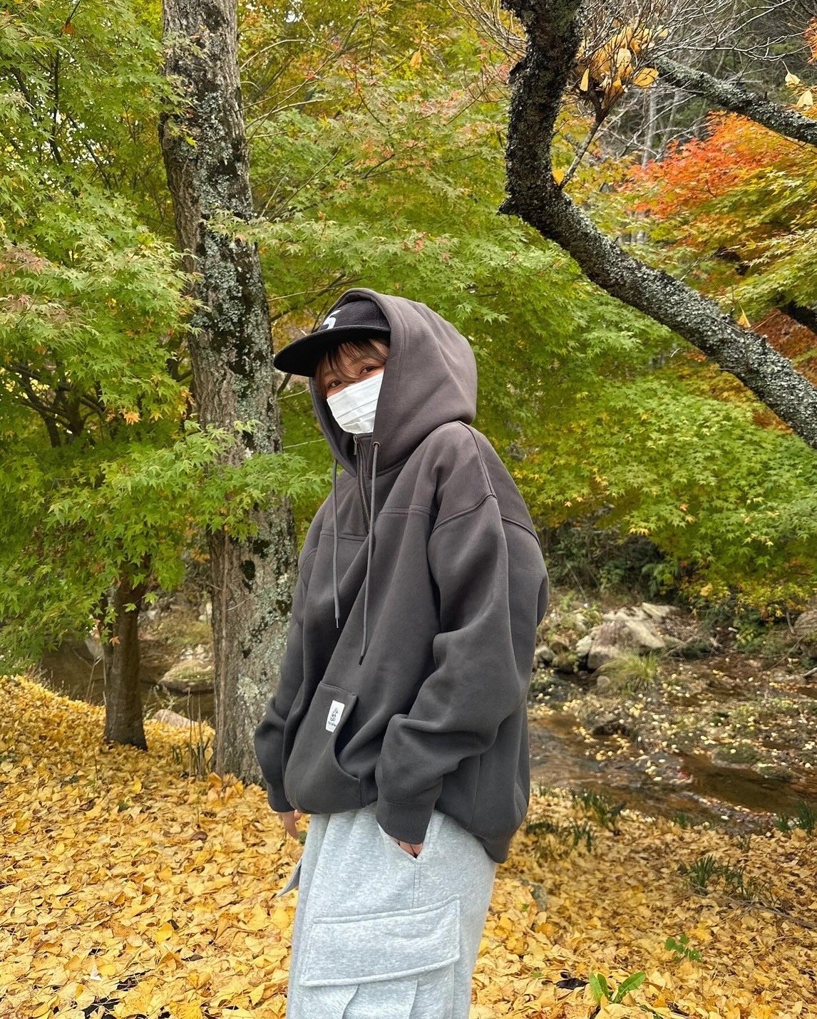 balloon half zip hoodie / Sumi Black | callmeba