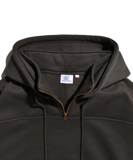balloon half zip hoodie / Sumi Black