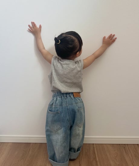 loose denim pants ．