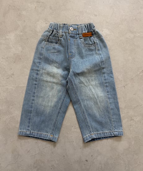 loose denim pants ．