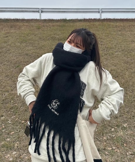 w apple logo scarf