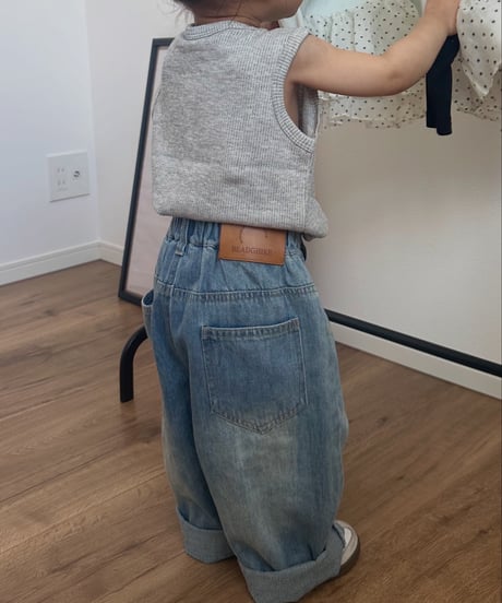loose denim pants ．