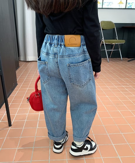 loose denim pants ．