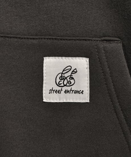 balloon half zip hoodie / Sumi Black