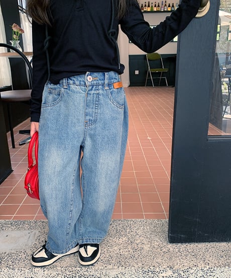 loose denim pants ．