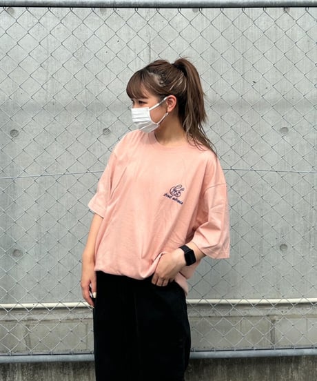 w apple logo tee / pink