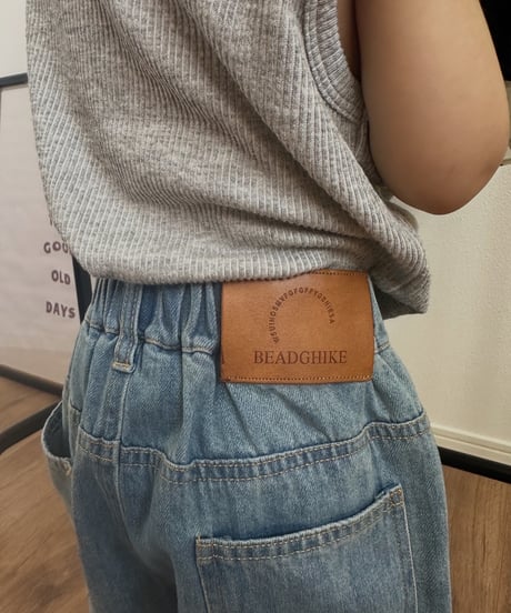 loose denim pants ．