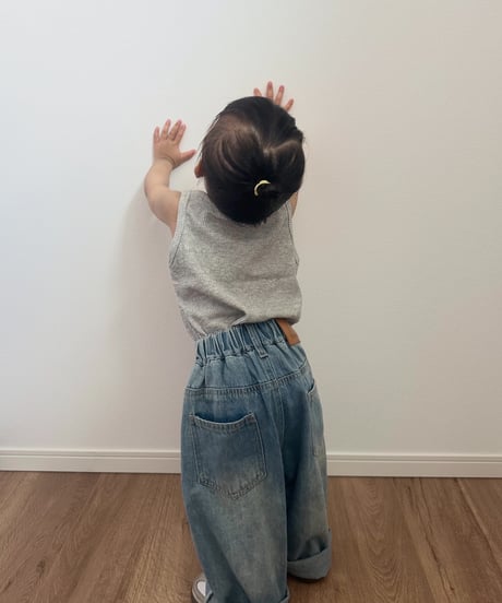 loose denim pants ．