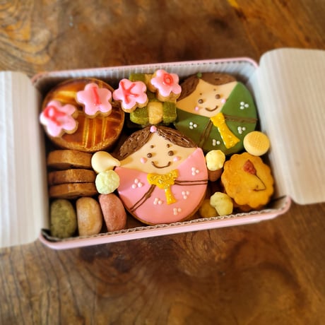 お雛様クッキー缶