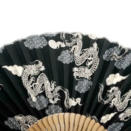 〈紳士用〉ぬのじ扇子　龍　黒色