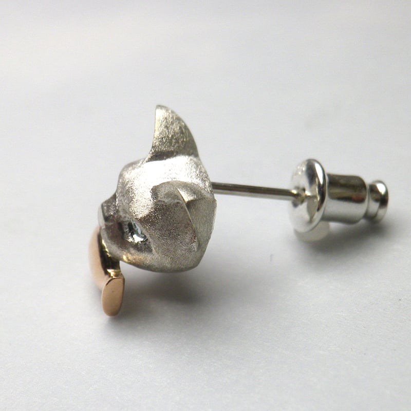 お魚くわえた ねこ ピアス （シルバー・K10ピンクゴールド） ※片耳用