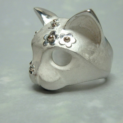 限定品•未使用♡LOVE BY e.m. ゴールドネコリング•クリスタルストーン 限定品•未使用♡LOVE BY e.m. ゴールドネコリング•クリスタル