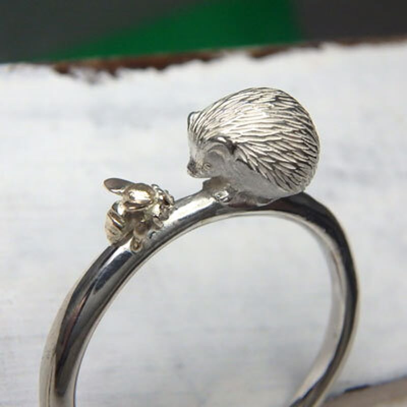 はりねずみと蜂 リング （シルバー・イエローゴールド） | shirokuma