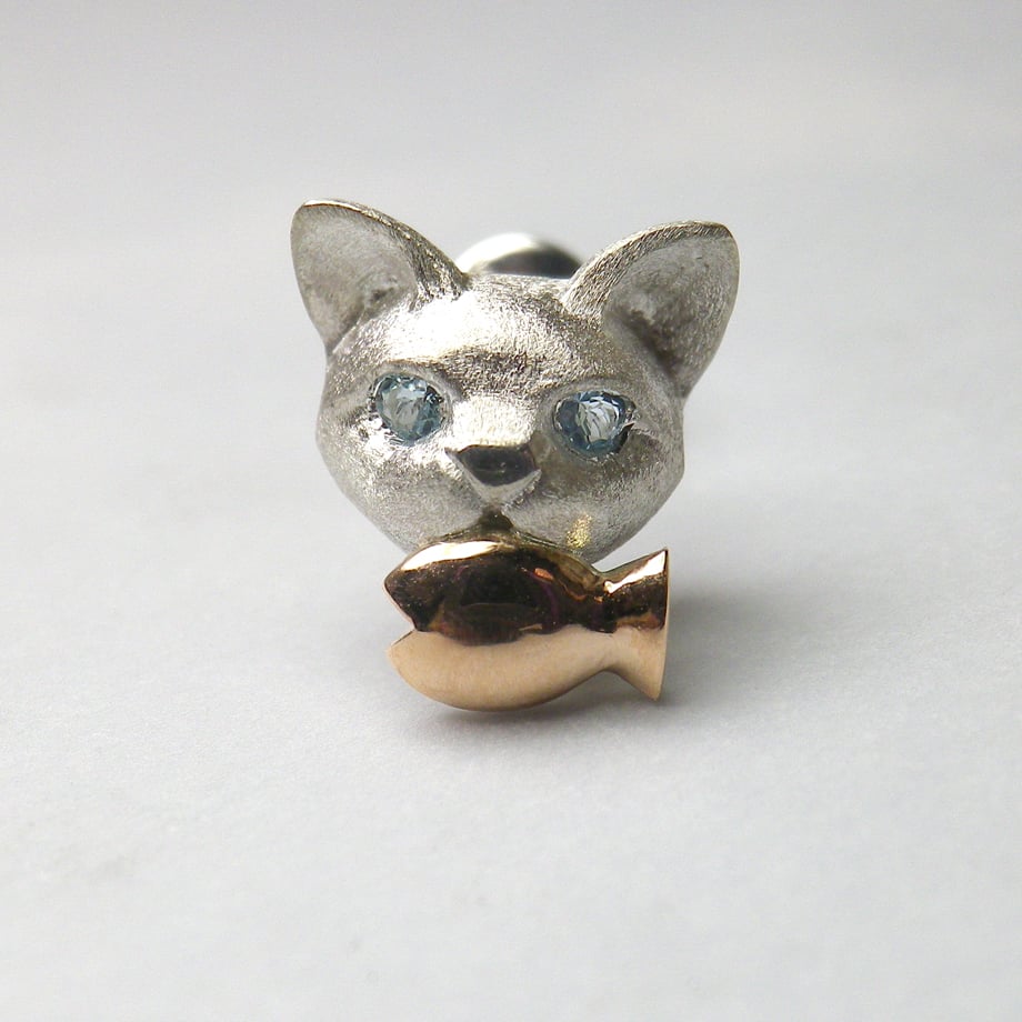 お魚くわえた ねこ ピアス （シルバー・K10ピンクゴールド） ※片耳用 