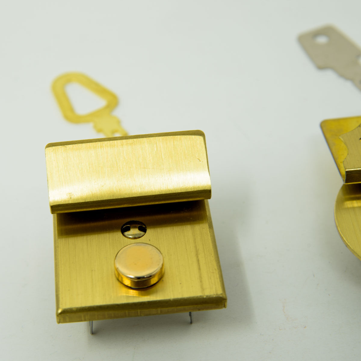 金色のアート用パーツ1969年金メッキフォード置物 金色のアート用パーツ1969年金メッキフォード置物 金色のアート