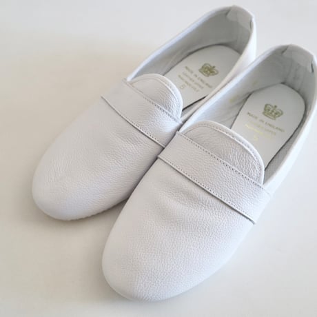 CROWN ホールカットストラップパテントレザーシューズ