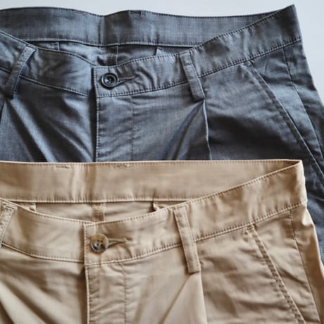 HARRISS タックテーパードパンツ