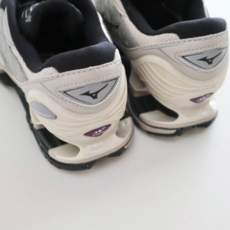 MIZUNO WAVE PROPHECY LS スニーカー