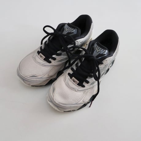 MIZUNO WAVE PROPHECY LS スニーカー