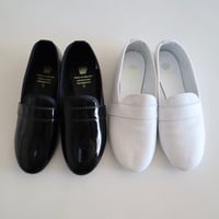 CROWN ホールカットストラップパテントレザーシューズ