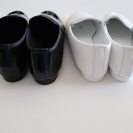 CROWN ホールカットストラップパテントレザーシューズ