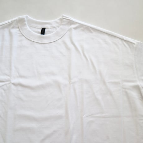 TRAVAIL MANUEL クラシック天竺スリットTシャツ