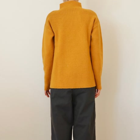 universal tissu ボトルネックプルオーバーニット
