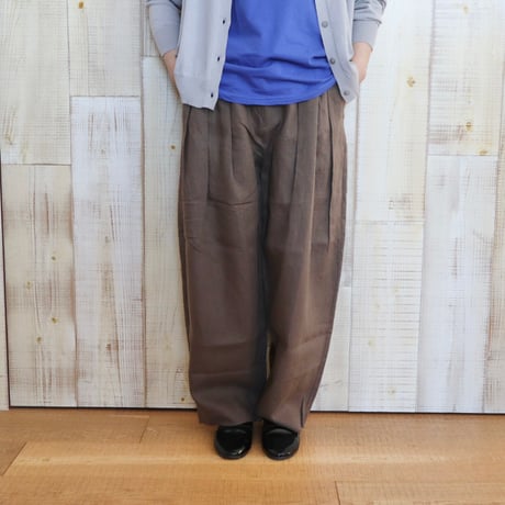 universal tissu タックパンツ