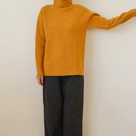 universal tissu ボトルネックプルオーバーニット