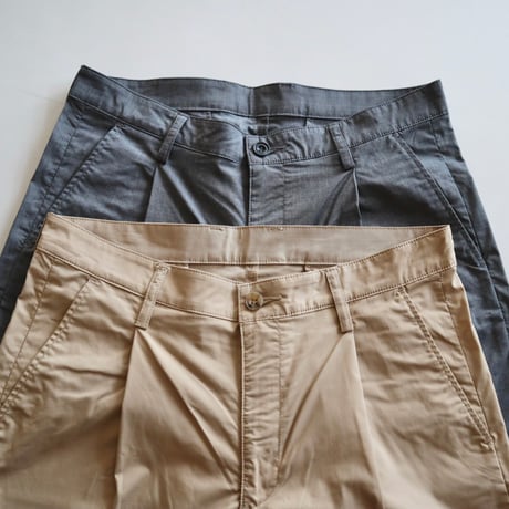 HARRISS タックテーパードパンツ