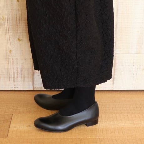 hcubuch レザーフラットシューズ