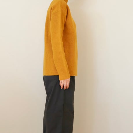 universal tissu ボトルネックプルオーバーニット