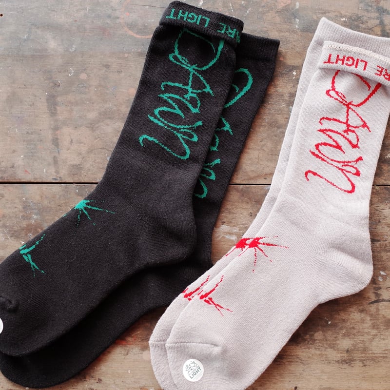 MY LOADS ARE LIGHT Socks | YIN-YANG BOOKS