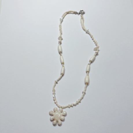 vintage shell necklace