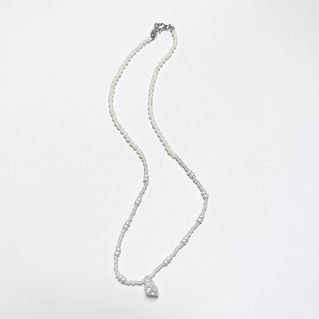Delicate pearl necklace