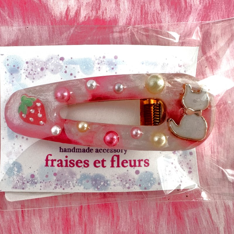 うさみみシュシュ レジンクリップ fraises et fleurs | chou chou