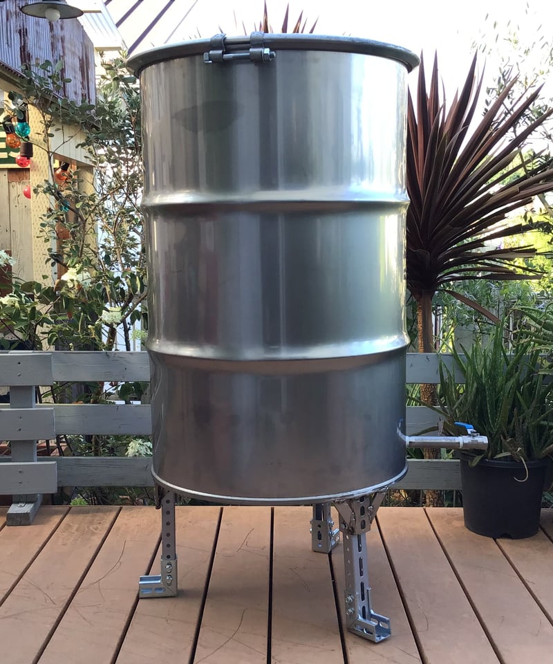 3本脚で自立するオリジナルドラム缶風呂 | 横浜のドラム缶風呂屋さん