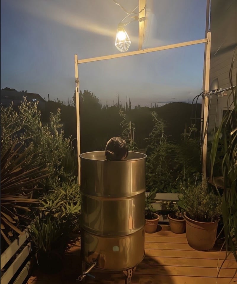 3本脚で自立するオリジナルドラム缶風呂 | 横浜のドラム缶風呂屋さん