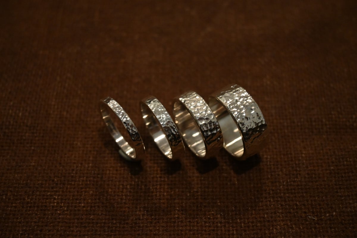 槌目模様リング【4mm】 | Randy works