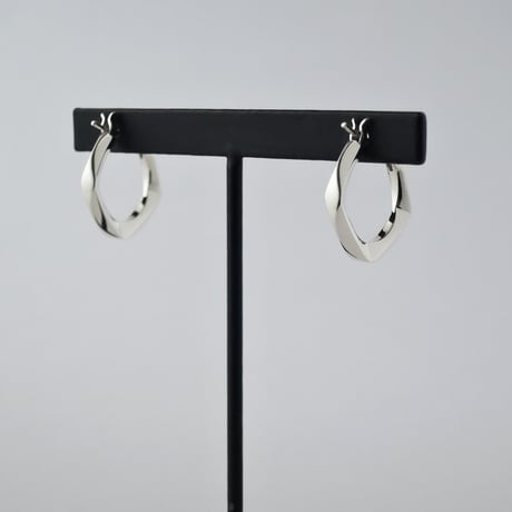 bite フープピアス