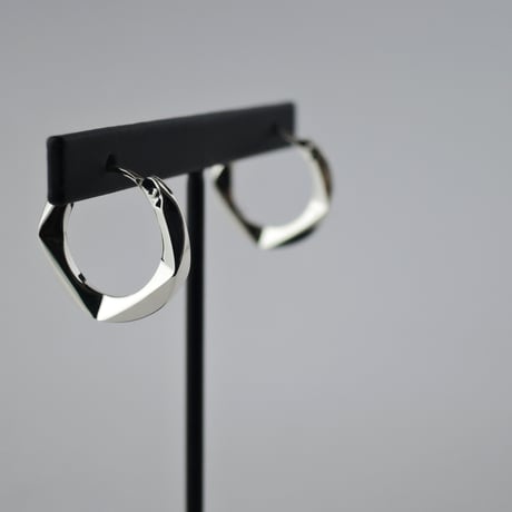bite フープピアス