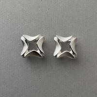 curves ピアス