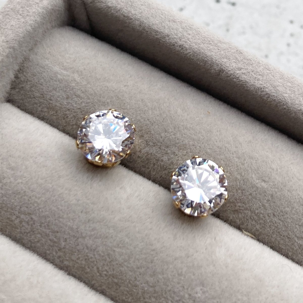 ゴールド ラウンド型 ジルコニア ピアス (7mm) | 7 rings ゴールド ラウンド型 ジルコニア ピアス (7mm) | 7 rings