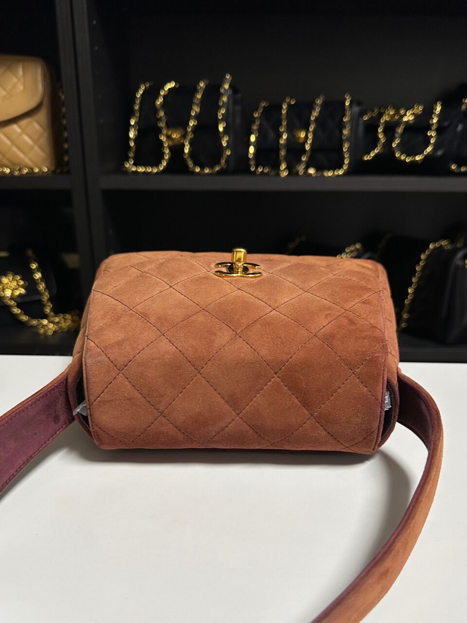 シャネル スエード 台形 マトラッセ ショルダーバッグ ボルドー シャネル スエード 台形 マトラッセ ショルダーバッグ ボルドー