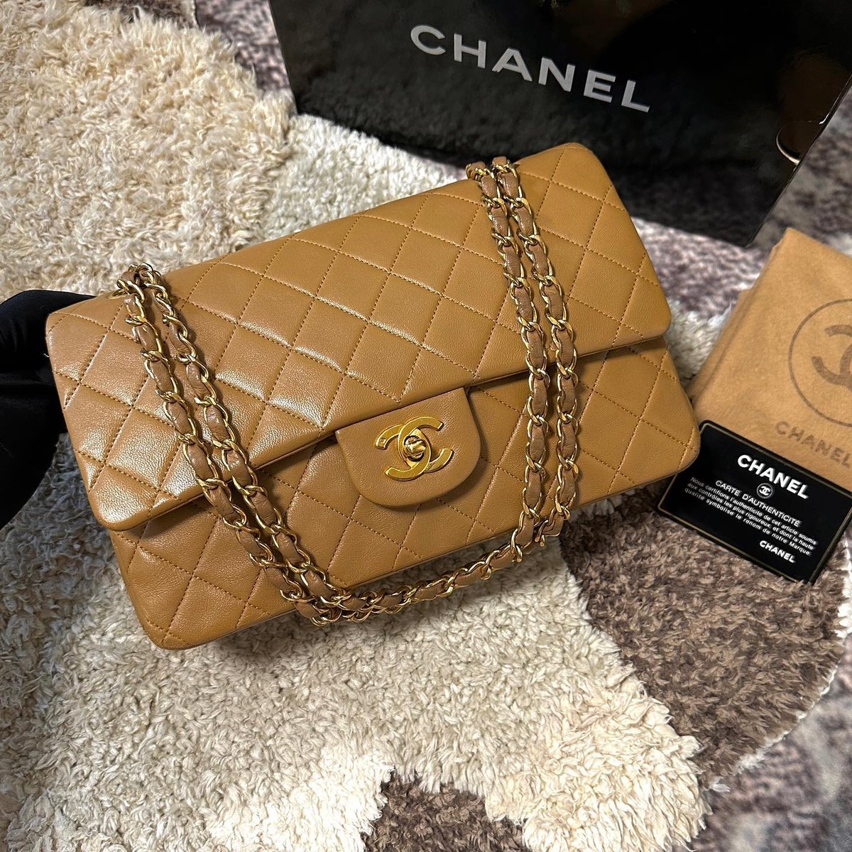 シャネル マトラッセ25 Wチェーン ショルダーバッグ ベージュ シャネル マトラッセ25 Wチェーン ショルダーバッグ ベージュ