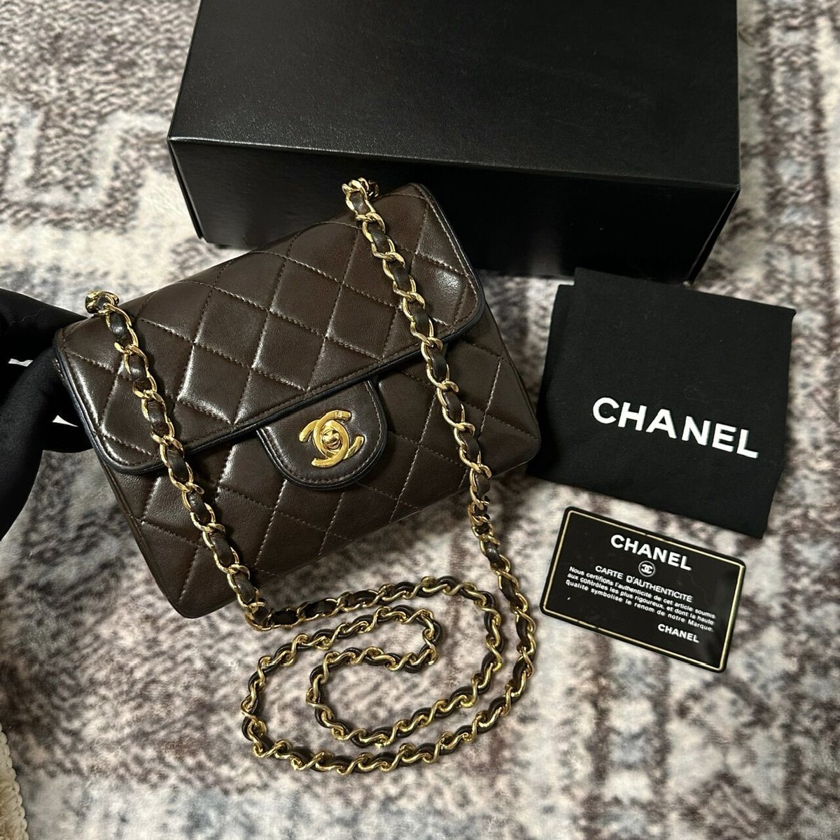 王道デザイン!バイカラーマトラッセ CHANEL メリージェーン シャネル ミニマトラッセ バイカラー チェーン ショルダーバッグ