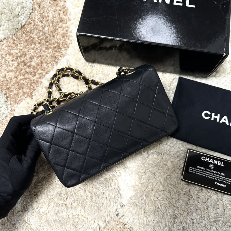 シャネル ミニ マトラッセ チェーン ショルダーバッグ ブラック