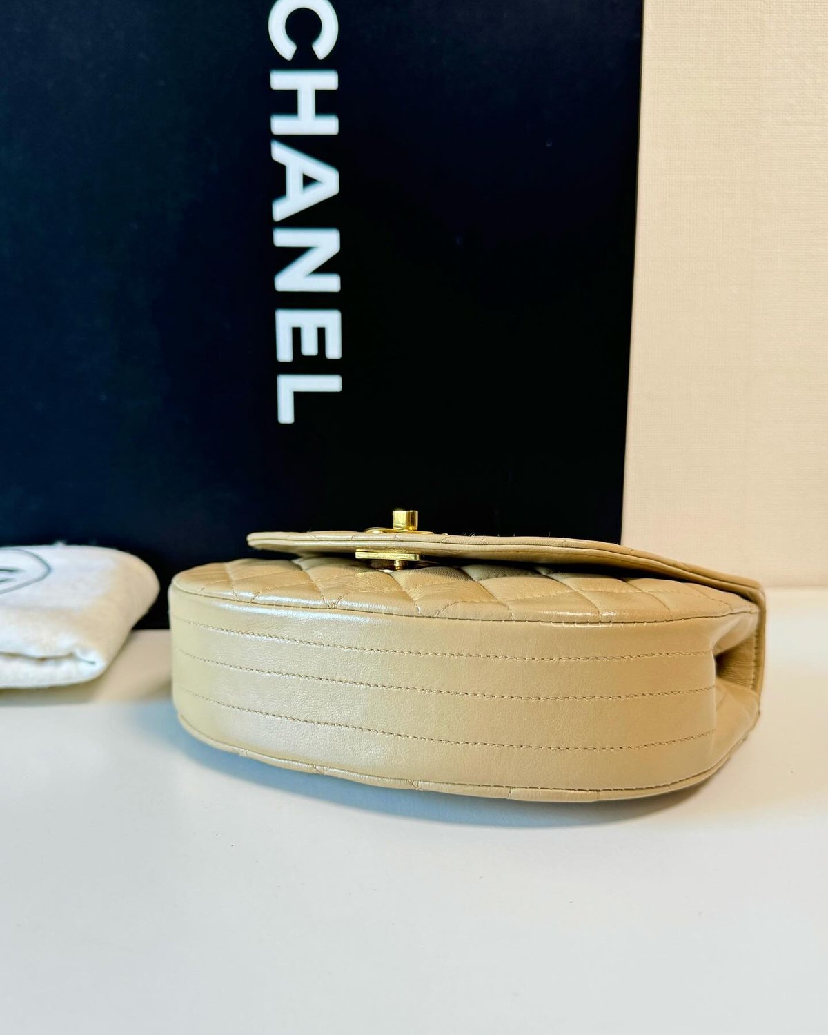 シャネルウエストポーチ　ターンロック　ココマーク　マトラッセ　ベージュ CHANEL シャネル ウエストポーチ マトラッセ ココマーク ターン
