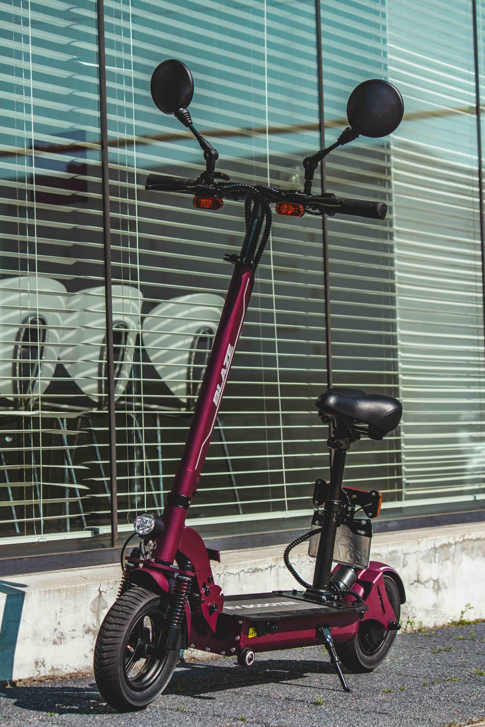 BLAZE EV SCOOTER（ブレイズ EV スクーター）/原付一種 電動キック