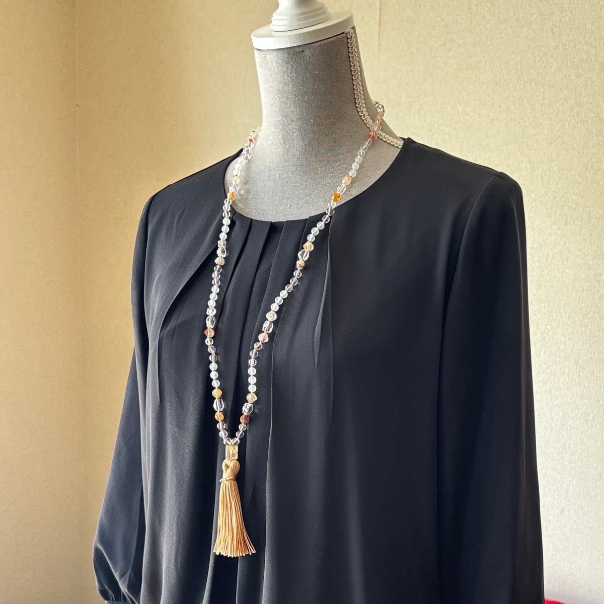 ホワイト〜オレンジカルセドニー・水晶・プレナイト　6㎜玉マーラー ヘマタイトインクォーツ・ホワイトカルセドニー・水晶 6〜8㎜玉混合